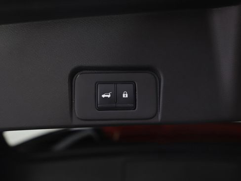 Used 2025 Nissan Rogue SV image 17