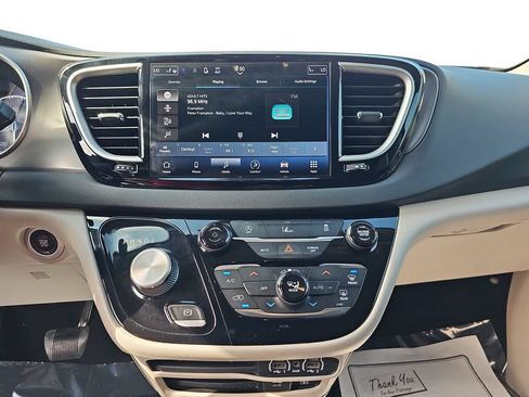 Used 2022 Chrysler Pacifica Touring-L FWD image 20