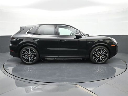 New 2025 Porsche Cayenne E-Hybrid image 25
