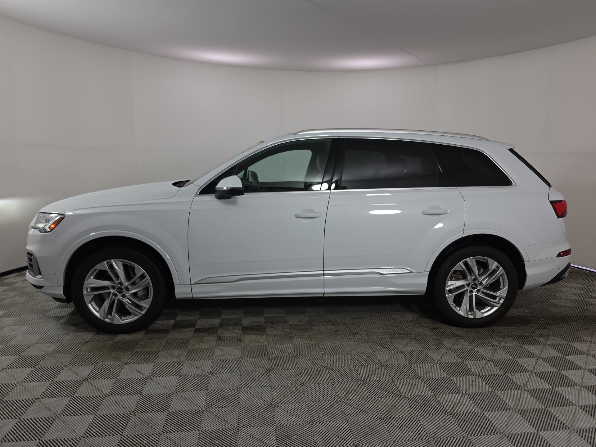 Used 2023 Audi Q7 3.0T Premium Plus AWD/4WD image 37