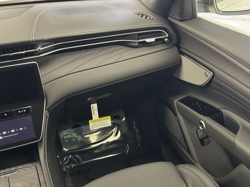 New 2025 Maserati Grecale GT image 23