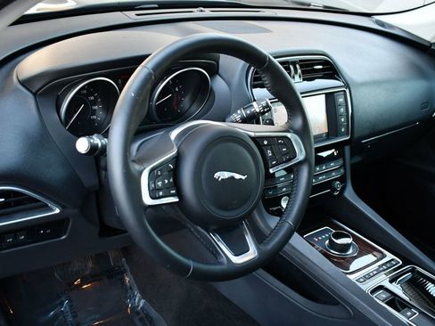 Used 2018 Jaguar F-PACE Prestige image 47
