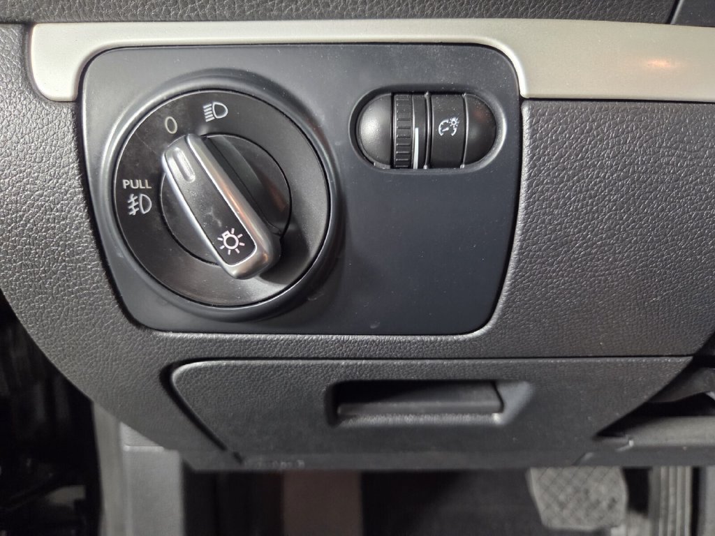 Used 2016 Volkswagen Eos Komfort FWD image 19