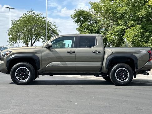 Used 2024 Toyota Tacoma TRD Off-Road w/ TRD Off Road Premium Package AWD/4WD image 5