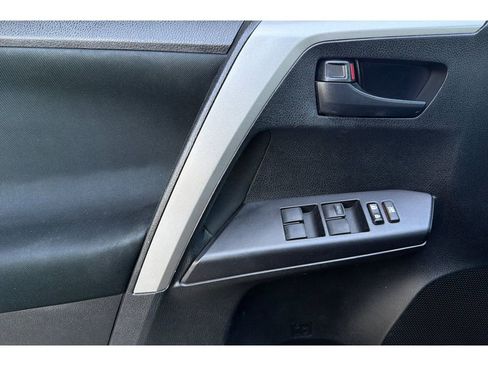 Used 2018 Toyota RAV4 LE w/ All Weather Liner Package FWD image 11