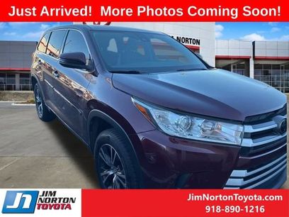 Used 2017 Toyota Highlander LE