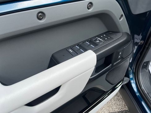 Used 2026 Land Rover Defender 110 image 13