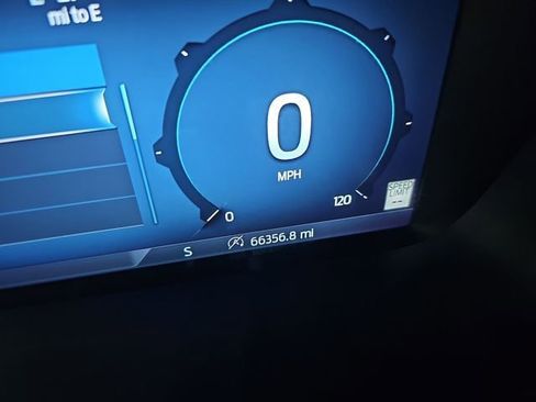 Used 2024 Ford F150 Platinum image 16