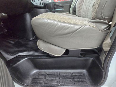 Used 2017 Chevrolet Express 2500 Extended RWD image 9