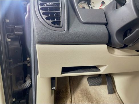 Used 2005 Saturn Vue 2WD w/ Appearance Pkg image 11