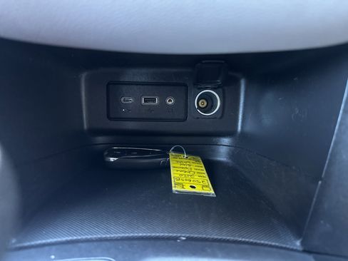 Used 2020 Chevrolet Equinox LS image 25