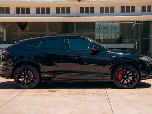 Used 2024 Lamborghini Urus S AWD/4WD image 2