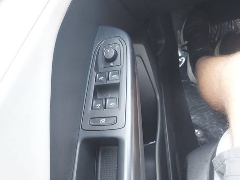 Certified 2025 Volkswagen Taos SE AWD/4WD image 27