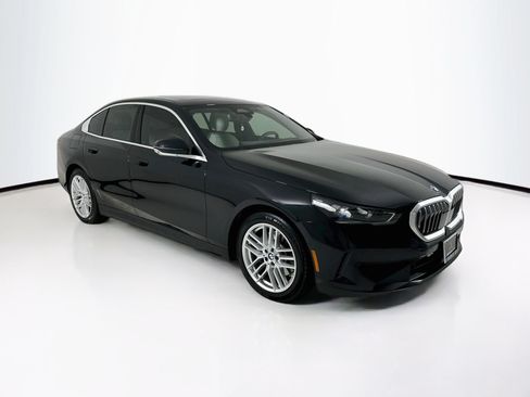Used 2025 BMW 530i w/ Premium Package RWD image 1