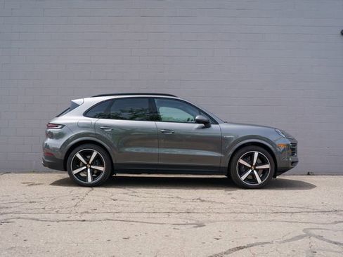 Certified 2026 Porsche Cayenne E-Hybrid AWD/4WD image 8