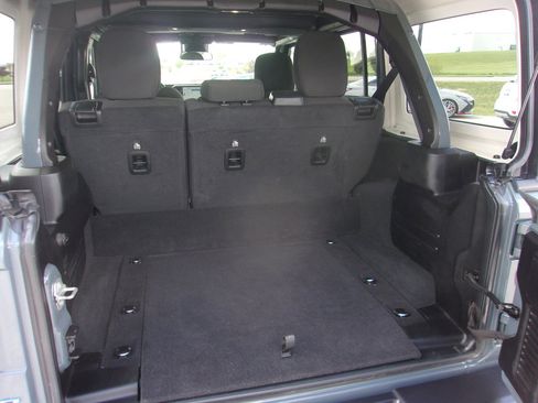Used 2025 Jeep Wrangler Unlimited Rubicon 4xe w/ Convenience Group AWD/4WD image 20