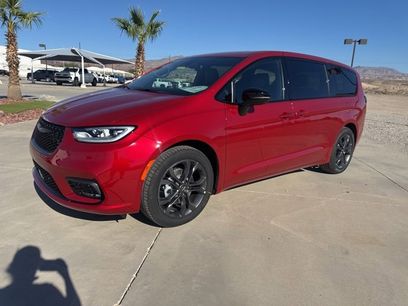 New 2026 Chrysler Pacifica Select