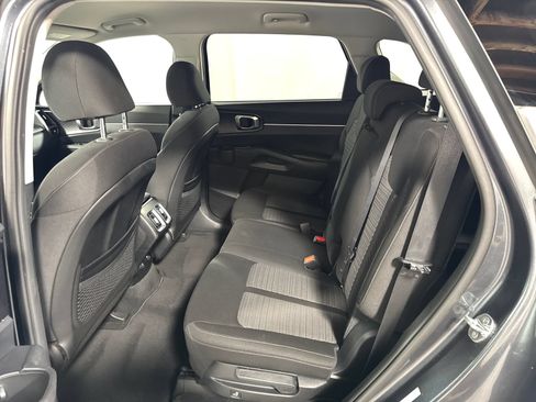 Used 2022 Kia Sorento LX FWD image 5