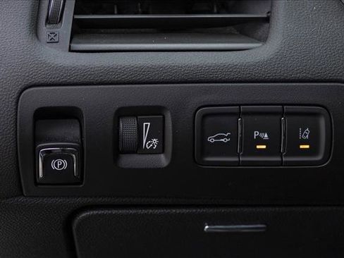 Used 2016 Chevrolet Impala LTZ w/ Enhanced Convenience Package image 13