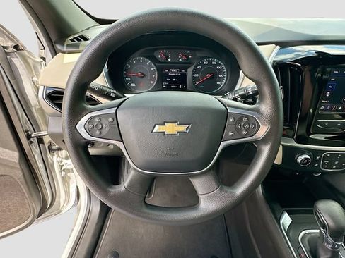 Used 2022 Chevrolet Traverse LS FWD image 11