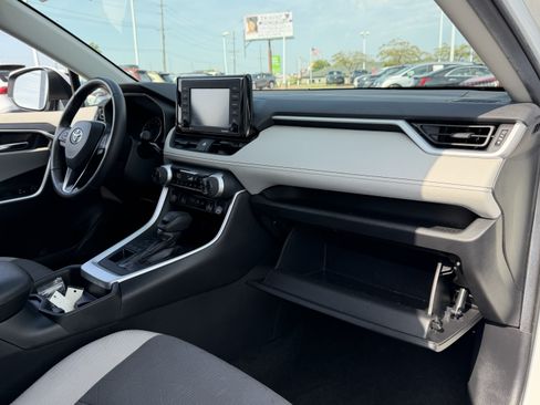 Used 2020 Toyota RAV4 XLE AWD/4WD image 12