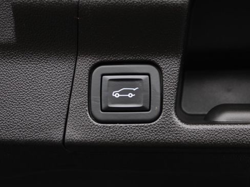 Used 2023 GMC Acadia SLE w/ Driver Convenience Package image 9