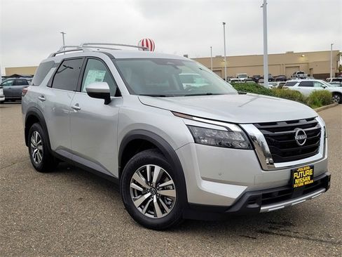 New 2025 Nissan Pathfinder SL image 1