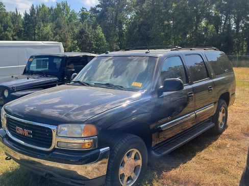 Used 2005 GMC Yukon XL SLT w/ SLT Preferred Equipment Group AWD/4WD image 1
