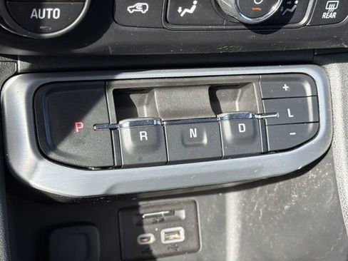 Used 2021 GMC Acadia SLT image 18