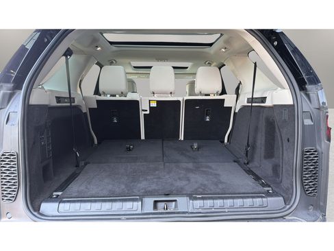 Used 2025 Land Rover Discovery S AWD/4WD image 17