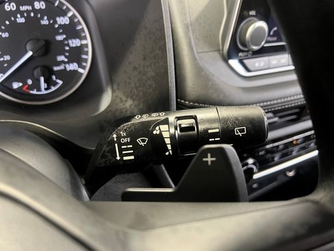 Used 2025 Nissan Rogue S image 33