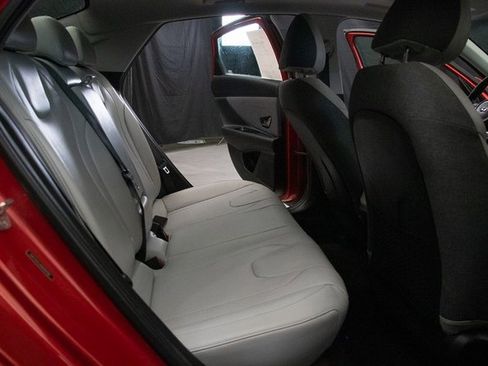 Used 2021 Hyundai Elantra Limited w/ Cargo Package image 18