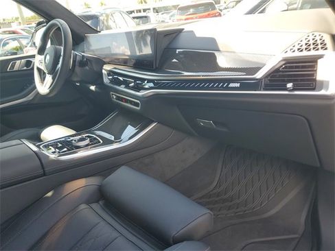 Used 2025 BMW X5 M60i image 12