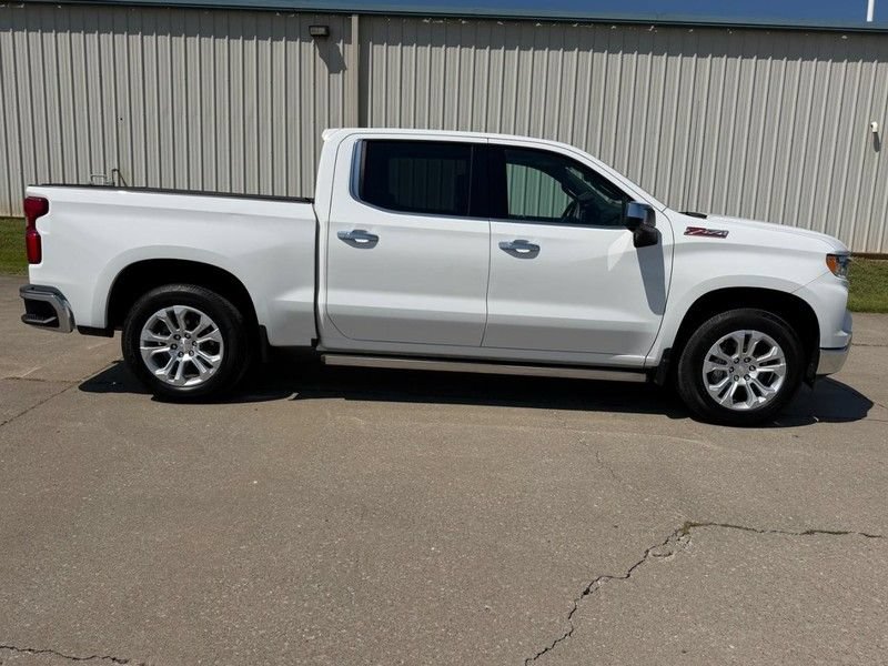 Used 2022 Chevrolet Silverado 1500 LTZ w/ Technology Package AWD/4WD image 2