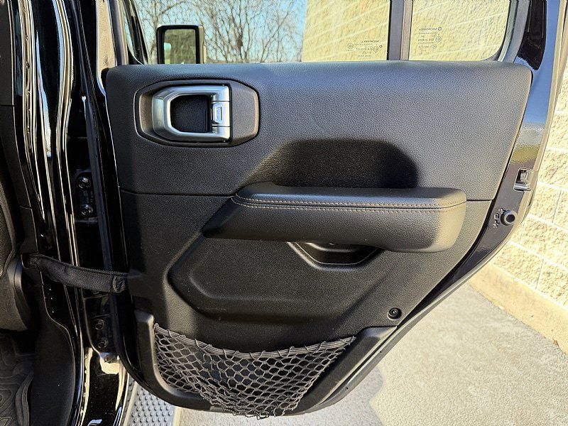 Used 2022 Jeep Wrangler Unlimited Sahara AWD/4WD image 25