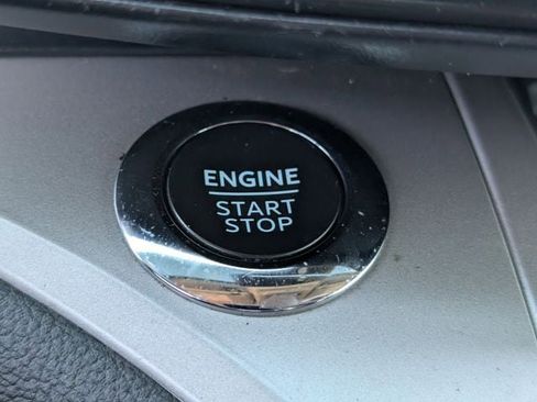 Used 2023 Ford Explorer XLT image 19