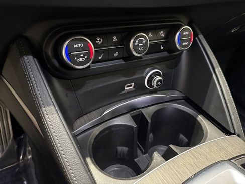 Used 2022 Alfa Romeo Stelvio Ti image 17