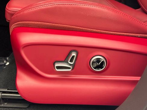 Used 2024 Maserati Grecale Trofeo image 10