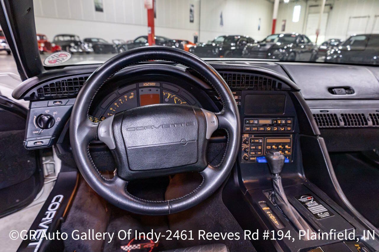 Used 1992 Chevrolet Corvette Coupe RWD image 11