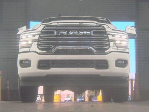Used 2026 RAM 2500 Laramie AWD/4WD image 2