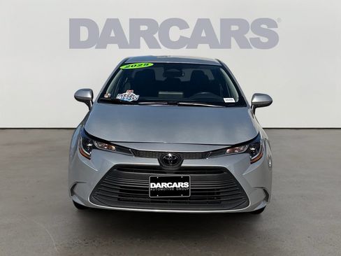 Used 2025 Toyota Corolla LE FWD image 2