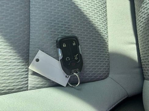 Used 2023 GMC Terrain SLE w/ Driver Convenience Package image 17