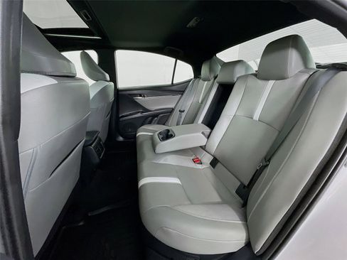 Used 2025 Toyota Camry SE w/ Convenience Package image 27