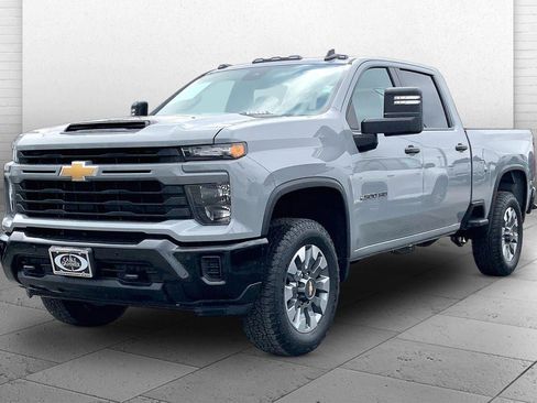 Used 2025 Chevrolet Silverado 2500 Custom w/ Custom Value Package image 11