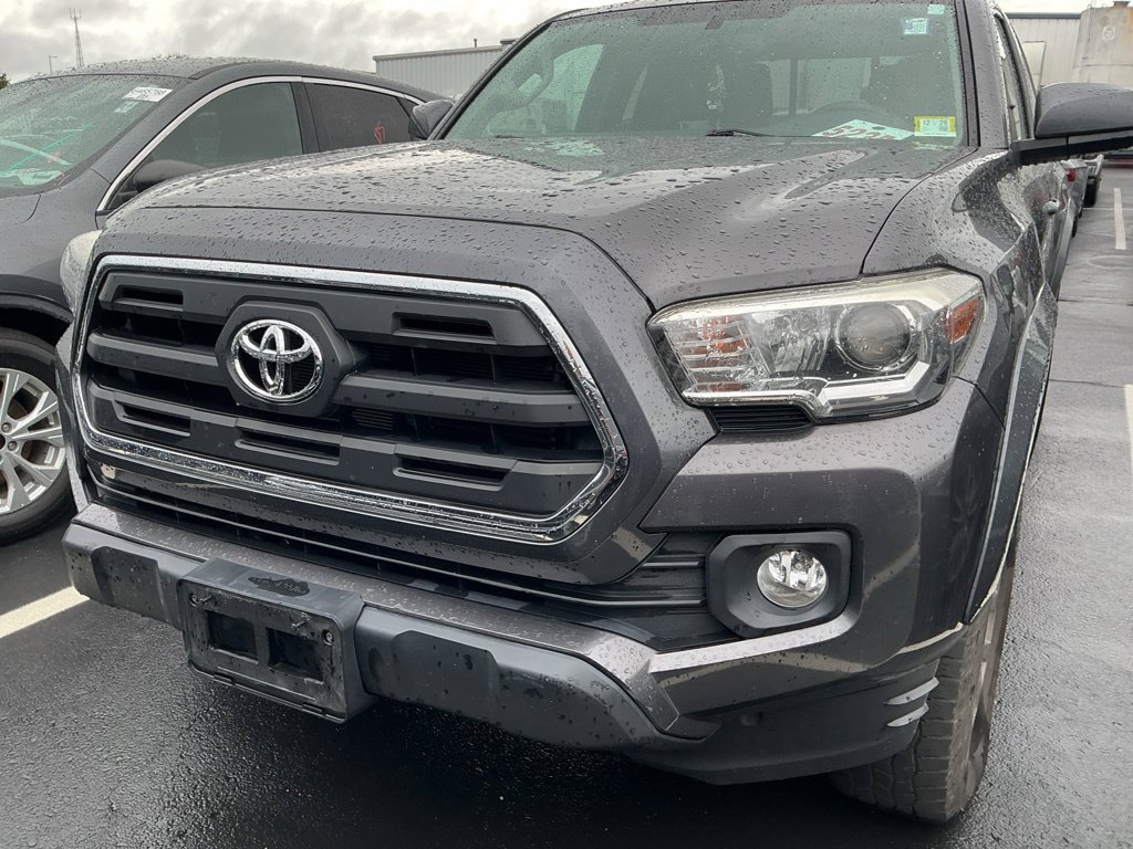 Used 2017 Toyota Tacoma SR5 w/ Tow Package AWD/4WD image 2