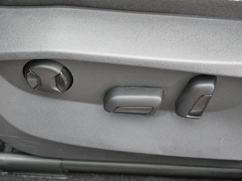 Certified 2023 Volkswagen Taos SE w/ Panoramic Sunroof Package image 20