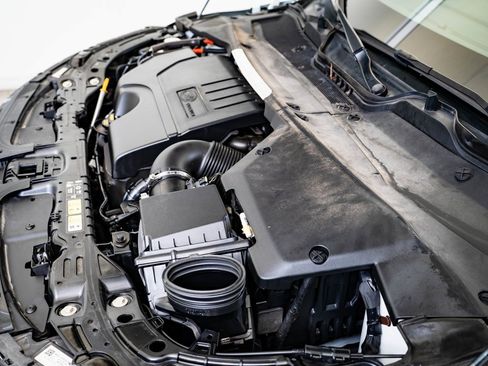 Used 2023 Land Rover Range Rover Evoque R-Dynamic SE image 40