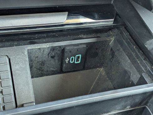 Used 2023 Ford F250 Lariat w/ Black Appearance Package image 25