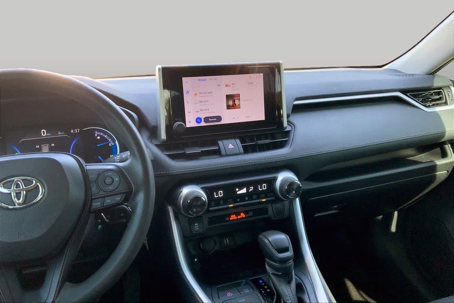 Used 2024 Toyota RAV4 LE AWD/4WD image 7