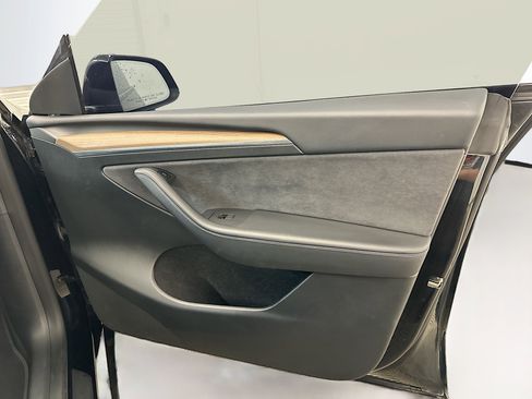 Used 2023 Tesla Model Y Performance image 33